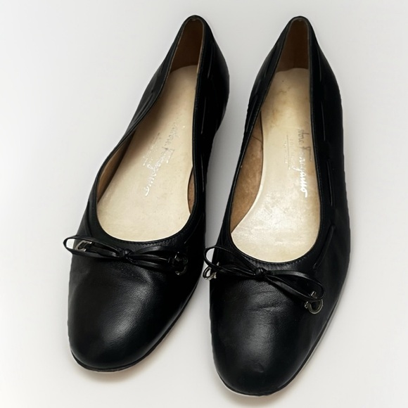 Salvatore Ferragamo Black Leather Ballet Flat Shoes‎ Womens Sz 7 Luxury Casual - Picture 3 of 11